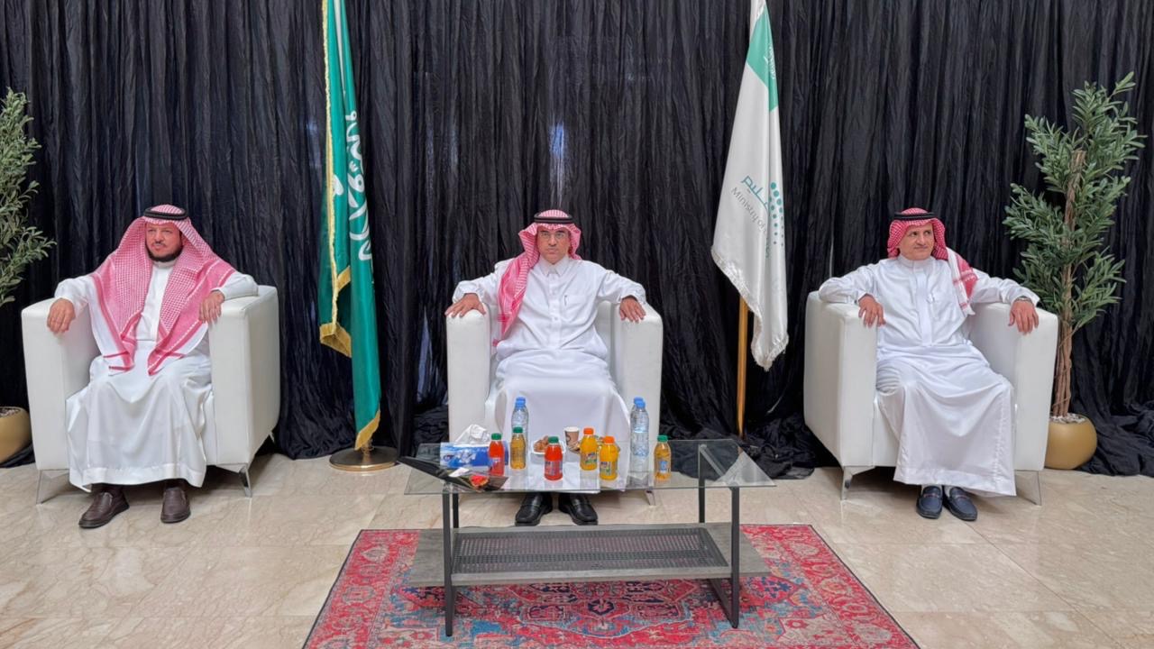 الإدارة العامة للتعليم بمحافظة الطائف تعايد منسوبيها 27 331c1f71 456e 4f1e a01c 00a4804792cd